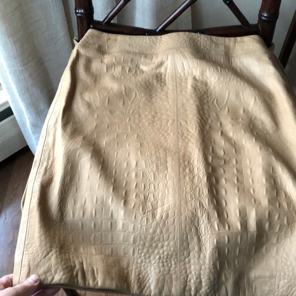 LOUIS FERAUD Crocodile Print Camel colored Lambskin Pencil Skirt. Size 12.
